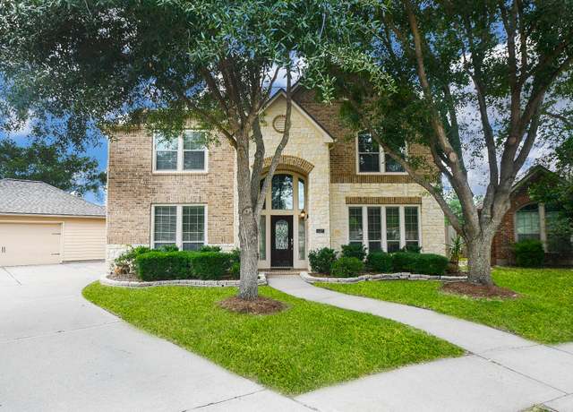 Property at 5207 Belvedere Dr, Rosenberg, TX 77471, 4 beds, 3.5 baths
