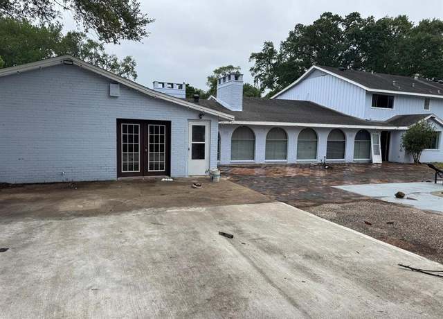 Property at 710 S Jackson St, Alvin, TX 77511, 7 beds, 7.5 baths
