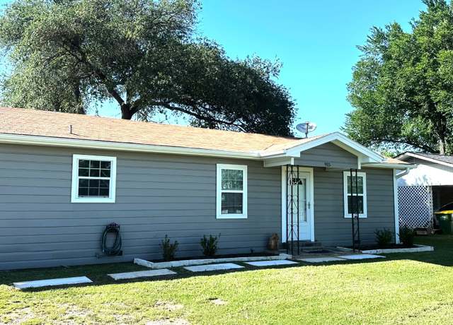 Property at 915 E Hanna St, Calvert, TX 77837, 3 beds, 2 baths