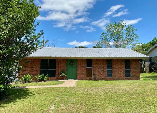 Property at 1004 Mill Creek Dr, Brenham, TX 77833, 2 beds, 2 baths