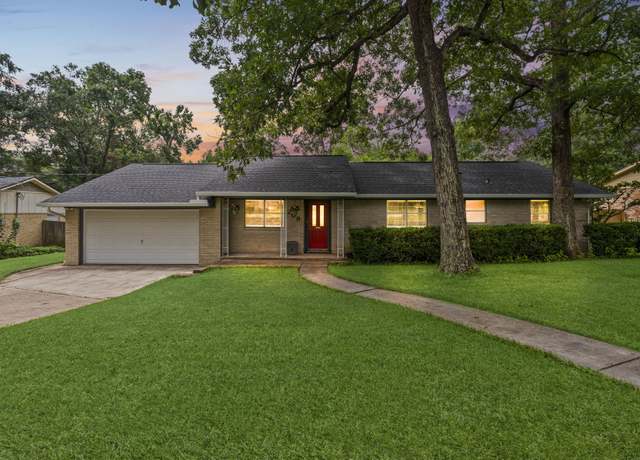 Property at 209 Summit Dr, Conroe, TX 77303, 3 beds, 2 baths