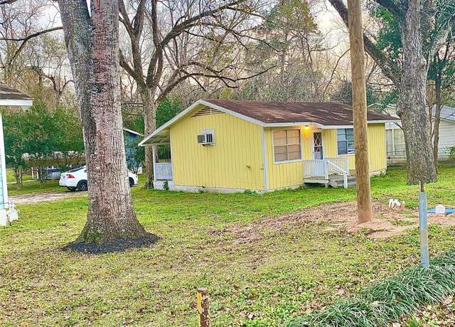Property at 110 S Beatty Ave, Livingston, TX 77351, 2 beds, 1 bath