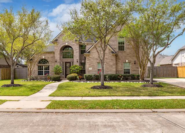 Property at 2207 Bayou Cove Ln, League City, TX 77573, 5 beds, 5 baths