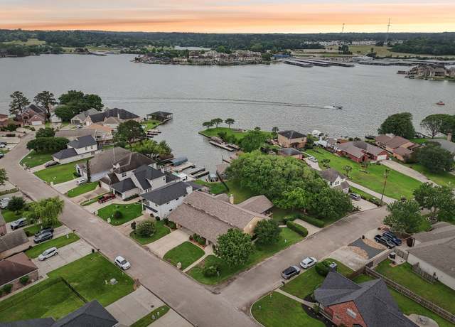 Property at 9243 Deepwater Dr, Montgomery, TX 77356, 5 beds, 4.5 baths