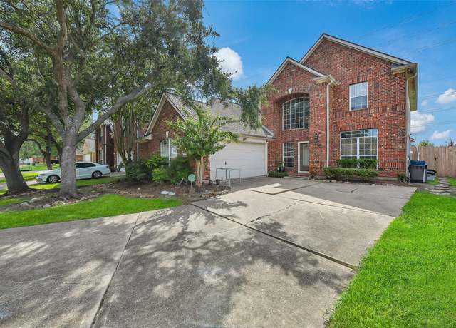 Property at 522 Cedar Point Dr, League City, TX 77573, 4 beds, 2.5 baths