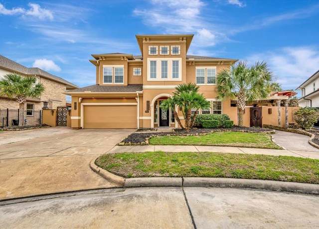 Property at 2417 Blue Canoe Ct, Seabrook, TX 77586, 5 beds, 3.5 baths