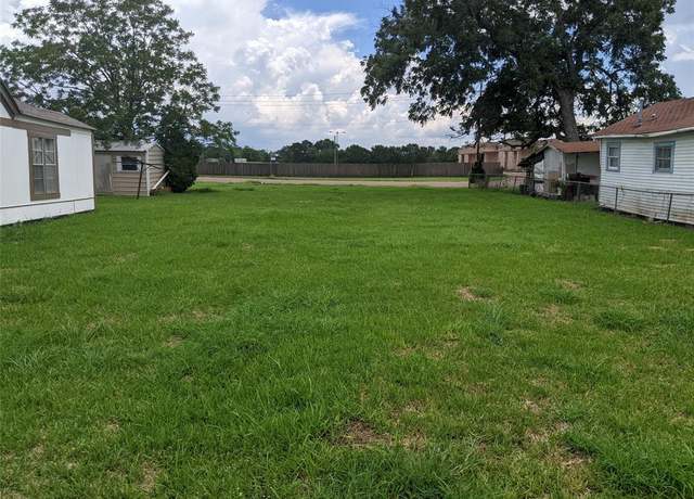 Property at 107 Correll Ave, Wharton, TX 77488