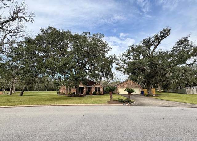 Property at 310 Wellshire Dr, West Columbia, TX 77486, 3 beds, 2.5 baths