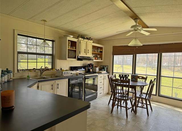 Property at 51 N Lakeside Dr, Huntsville, TX 77320, 2 beds, 2 baths