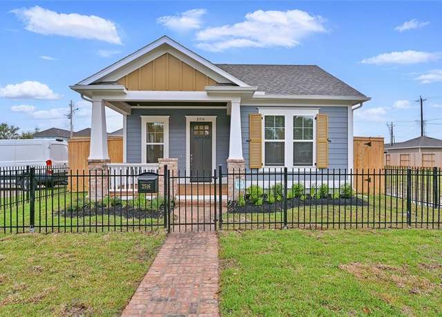 Property at 2516 S Grand Ave, Pearland, TX 77581, 3 beds, 2 baths
