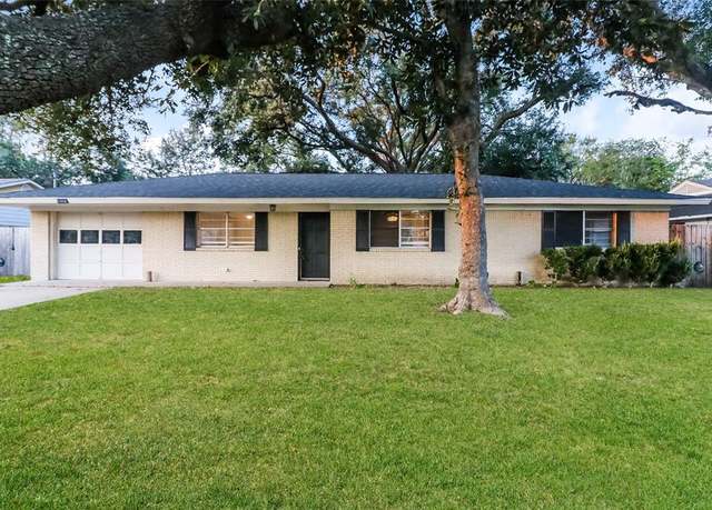 Property at 1912 W Lang St, Alvin, TX 77511, 4 beds, 2.5 baths