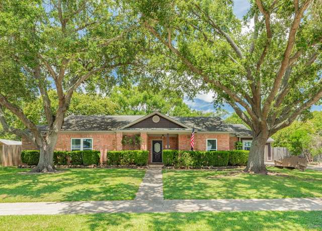 Property at 229 Any Way St, Lake Jackson, TX 77566, 3 beds, 2 baths