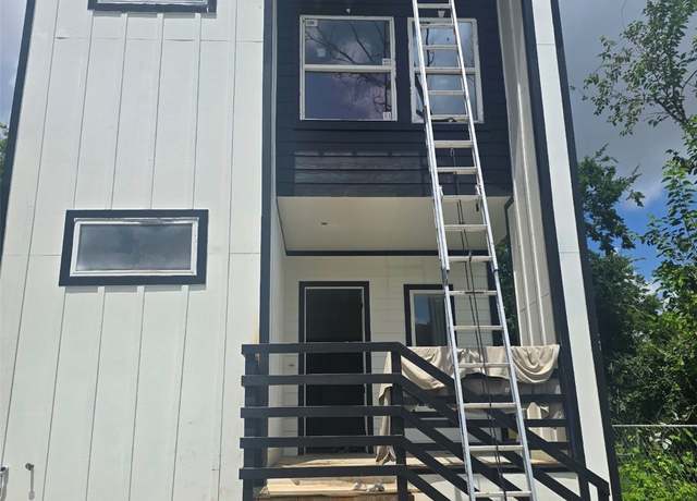 Property at 2207 Des Chaumes St, Houston, TX 77026, 3 beds, 2.5 baths