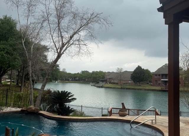 Property at 203 Bay Bridge Dr, Sugar Land, TX 77478, 3 beds, 2.5 baths