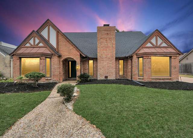 Property at 1802 Warwickshire Dr, Houston, TX 77077, 5 beds, 4.5 baths