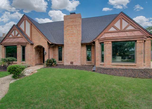 Property at 1802 Warwickshire Dr, Houston, TX 77077, 5 beds, 4.5 baths