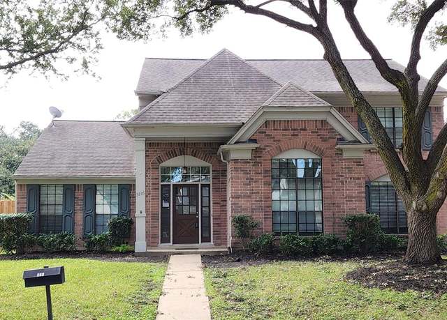 Property at 3226 Country Club Blvd, Stafford, TX 77477, 4 beds, 2.5 baths