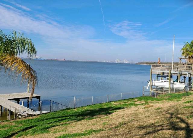 Property at 2646 Bay Oaks Harbor Dr, Baytown, TX 77523