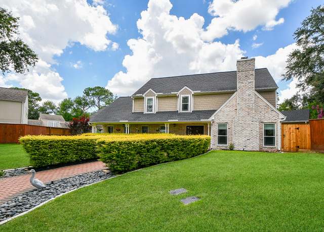 Property at 702 Queensmill Ct, Houston, TX 77079, 4 beds, 3 baths