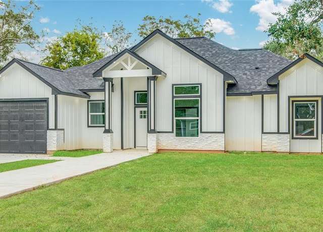 Property at 712 Sealy St, Clute, TX 77531, 3 beds, 2 baths