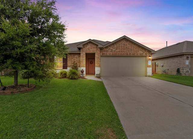 Property at 3242 Specklebelly Dr, Baytown, TX 77521, 3 beds, 2 baths