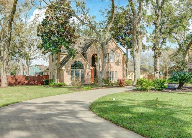 Property at 348 Timbercreek Dr, Lake Jackson, TX 77566, 4 beds, 4 baths