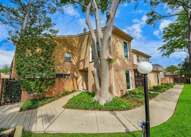 Property at 1928 Augusta Dr #19, Houston, TX 77057, 2 beds, 2.5 baths