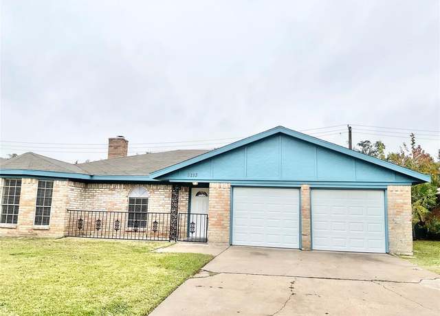 Property at 5213 Creekview Dr, La Porte, TX 77571, 4 beds, 2 baths