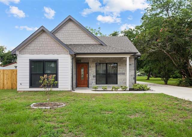 Property at 129 S Grace St, Crockett, TX 75835, 3 beds, 2 baths