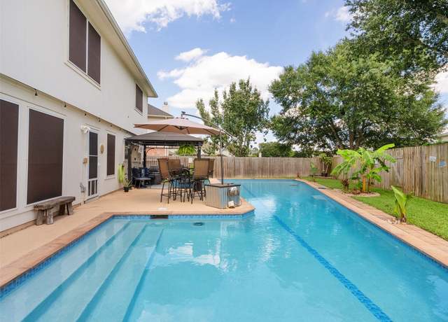 Property at 11823 Elizabeth Ct, Pinehurst, TX 77362, 5 beds, 3.5 baths