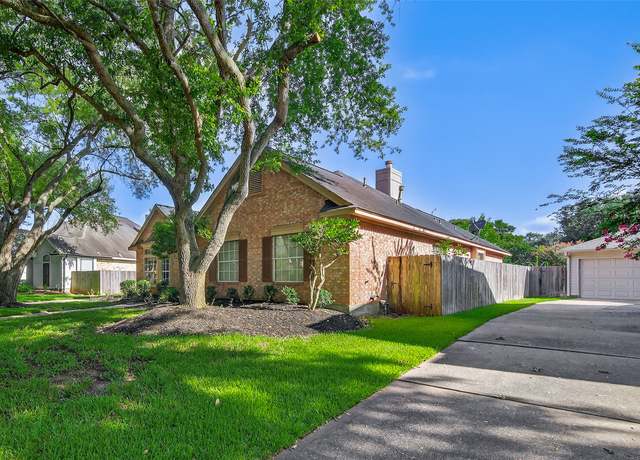 Property at 6415 Adobe Trails Dr, Sugar Land, TX 77479, 4 beds, 2 baths