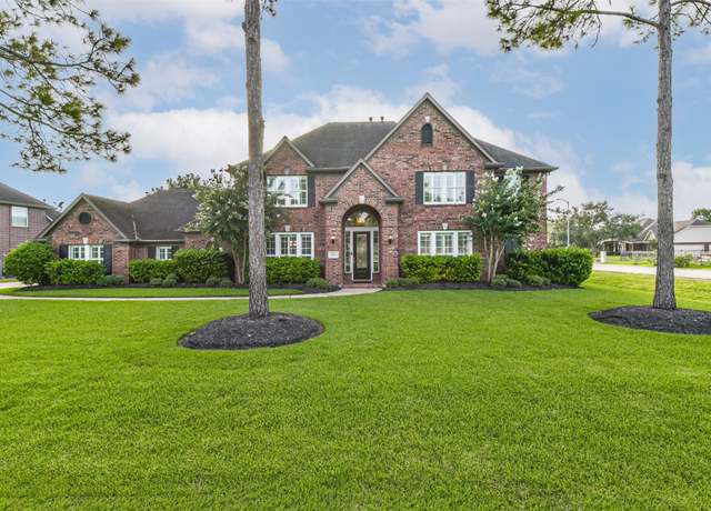 Property at 3702 Pine Chase Dr, Pearland, TX 77581, 4 beds, 3.5 baths