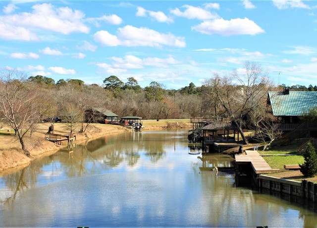 Property at 28 Wilderness Trl, Huntsville, TX 77340