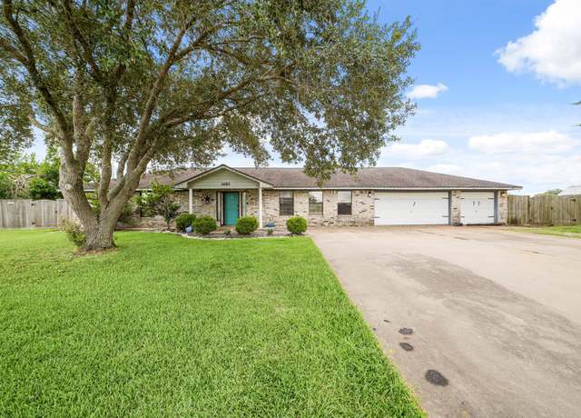 Property at 1450 Horse Shoe Ct, Angleton, TX 77515, 3 beds, 2 baths