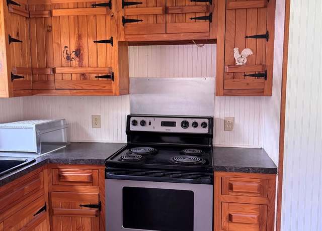 Property at 28 E Whippoorwill Ln, Trinity, TX 75862, 3 beds, 2 baths