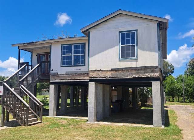 Property at 6106 Highway 6, Hitchcock, TX 77563, 3 beds, 1 bath