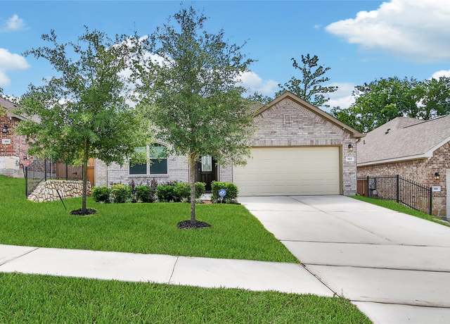 Property at 922 Golden Willow Ln, Conroe, TX 77304, 4 beds, 3 baths