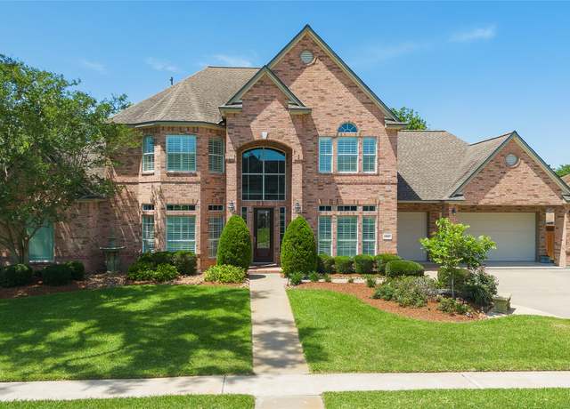 Property at 208 Canyon Oak Dr, Lake Jackson, TX 77566, 4 beds, 4 baths