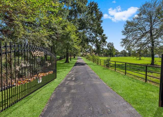 Property at 19042 FM 2854 Rd, Montgomery, TX 77316, 3 beds, 2.5 baths