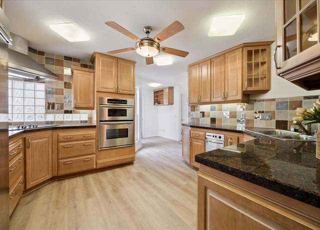 Property at 1829 Bering Dr #6, Houston, TX 77057, 3 beds, 2.5 baths