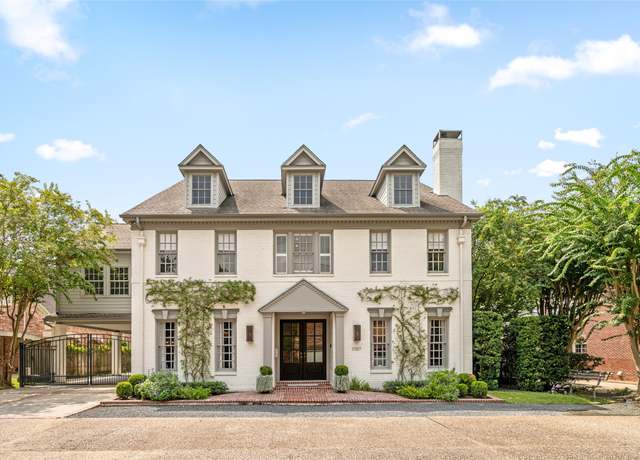Property at 5527 Briar Dr, Houston, TX 77056, 4 beds, 4.5 baths
