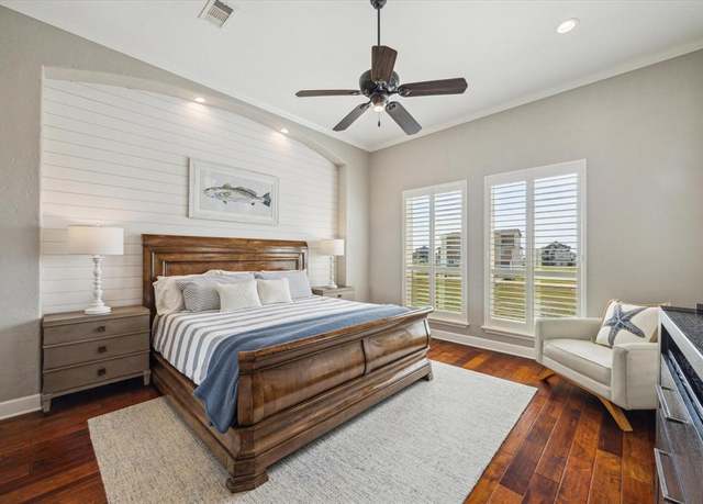 Property at 7 Ramrod, Hitchcock, TX 77563, 4 beds, 4 baths