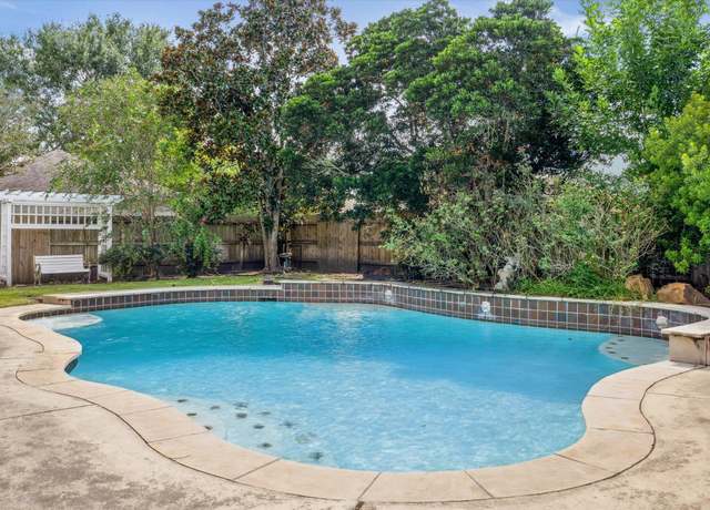 Property at 4114 Casa Del Lago Dr, Missouri City, TX 77459, 4 beds, 3.5 baths