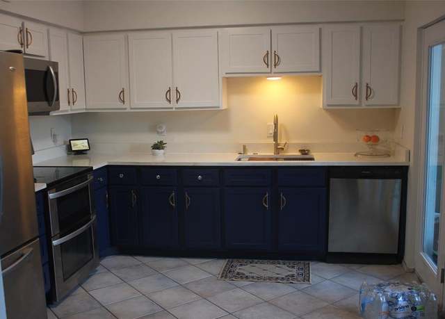 Property at 6106 W Airport Blvd #18, Houston, TX 77035, 2 beds, 2.5 baths
