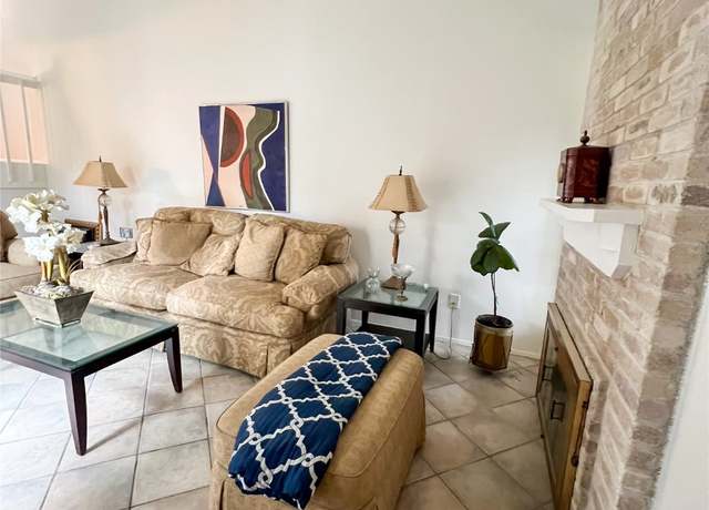 Property at 6106 W Airport Blvd #18, Houston, TX 77035, 2 beds, 2.5 baths