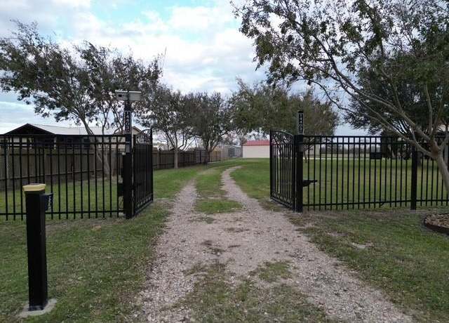 Property at 14403 Austin Bayou Dr, Rosharon, TX 77583, 5 beds, 3 baths