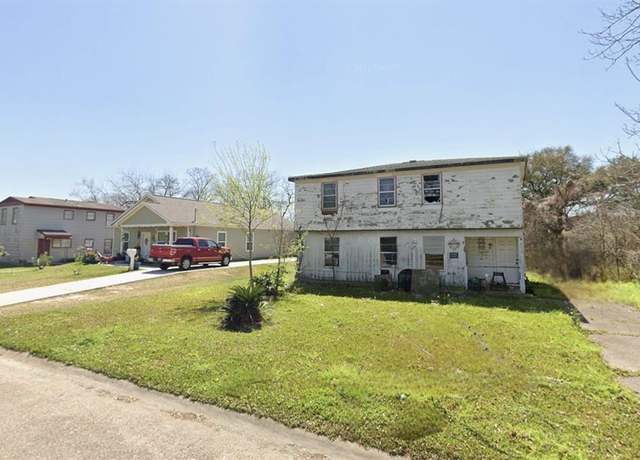 Property at 1221 4th Ave N, Texas City, TX 77590, 5 beds, 2 baths