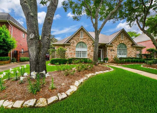 Property at 7010 Greatwood Trails Ct, Sugar Land, TX 77479, 4 beds, 2.5 baths