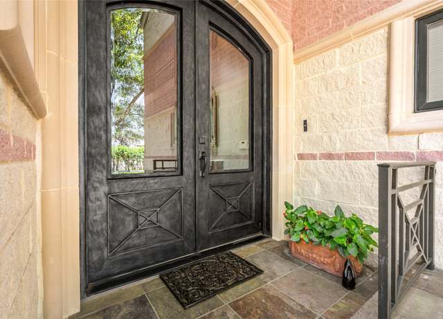 Property at 115 Glynn Way, Houston, TX 77056, 3 beds, 3.5 baths
