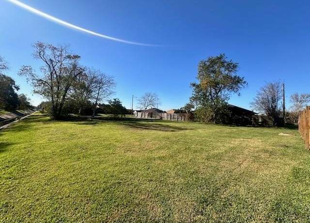Property at 2530 Burgundy Pl, Beaumont, TX 77705